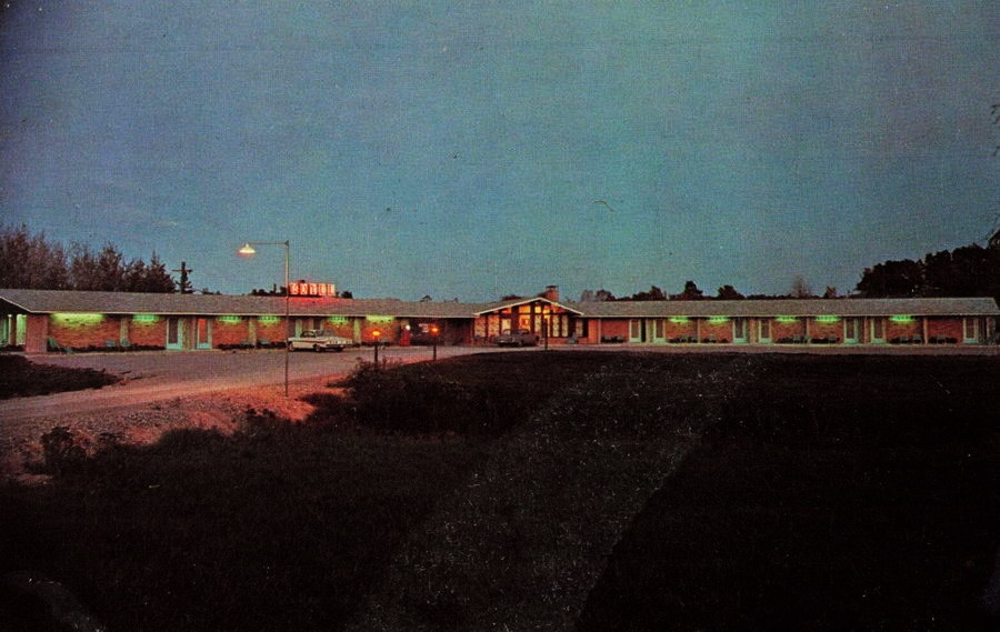 Land O Lakes Motel - Postcard